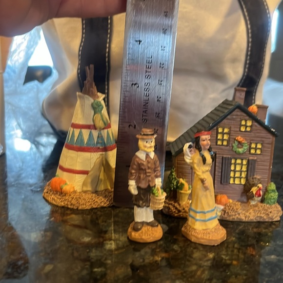 Thanksgiving Village Decor - Picture 13 of 14